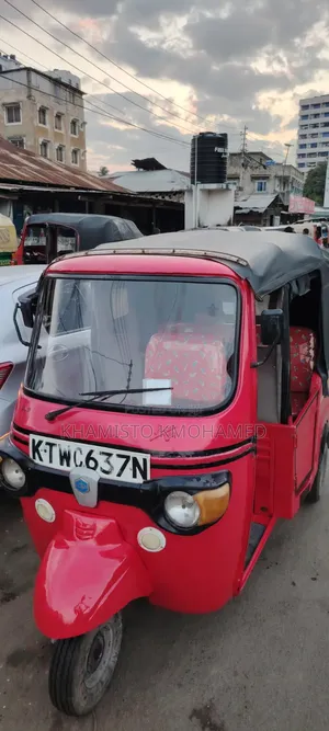 Piaggio 2021 Red