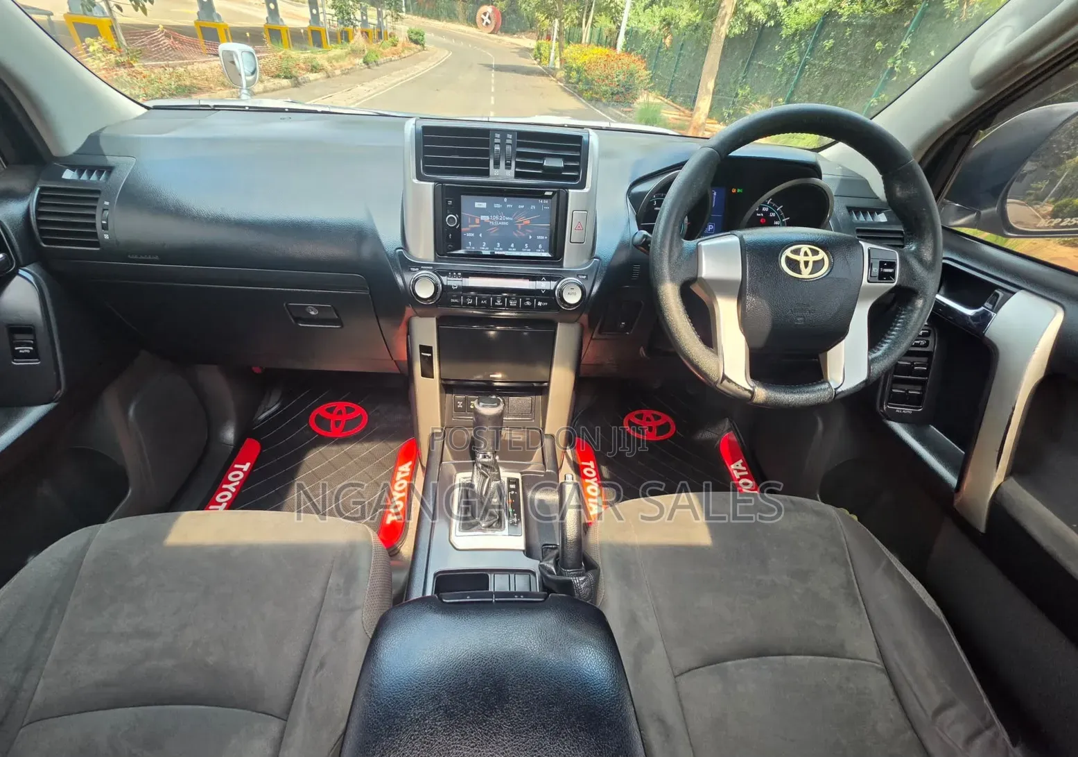 Toyota Land Cruiser Prado 2011 Silver