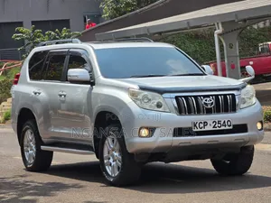 Toyota Land Cruiser Prado 2011 Silver