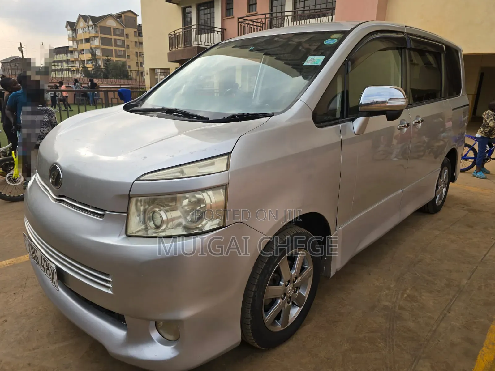 Toyota Voxy 2009 Silver