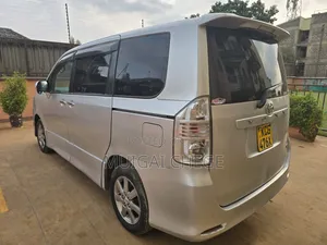 Toyota Voxy 2009 Silver