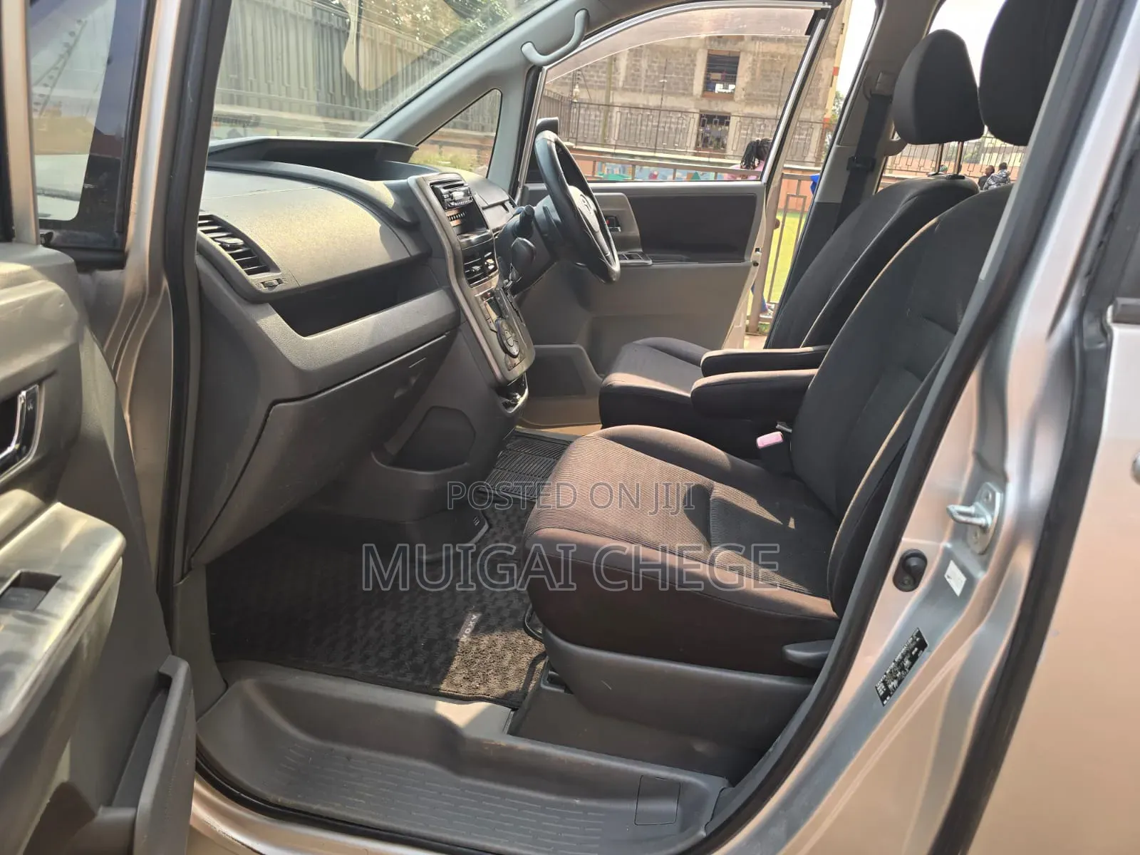 Toyota Voxy 2009 Silver