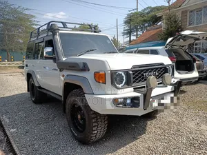 Toyota Land Cruiser 2009 White