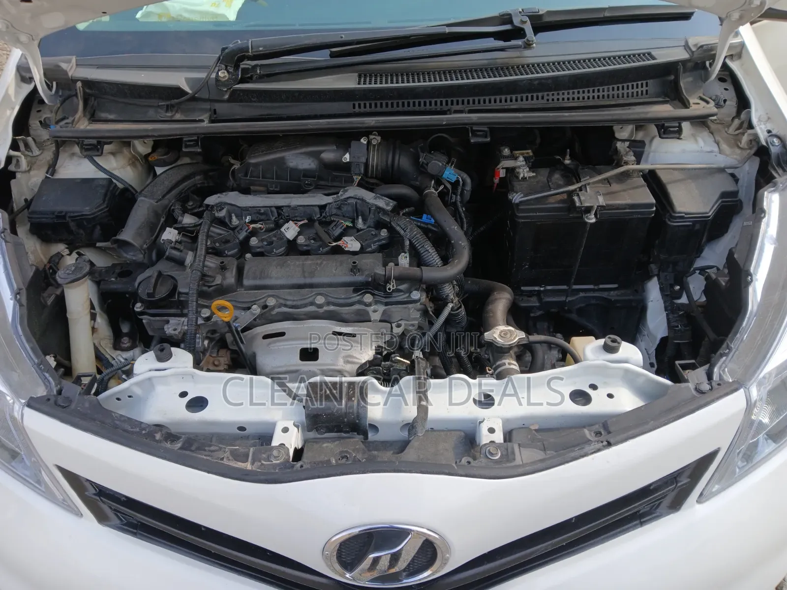 Toyota Vitz 2012 White