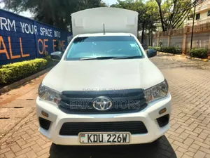 Toyota Hilux 2024 White