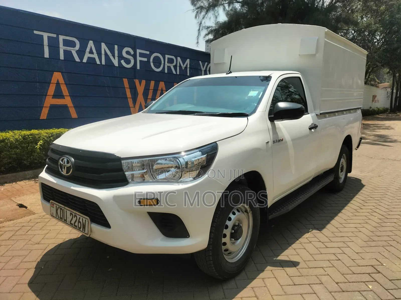 Toyota Hilux 2024 White