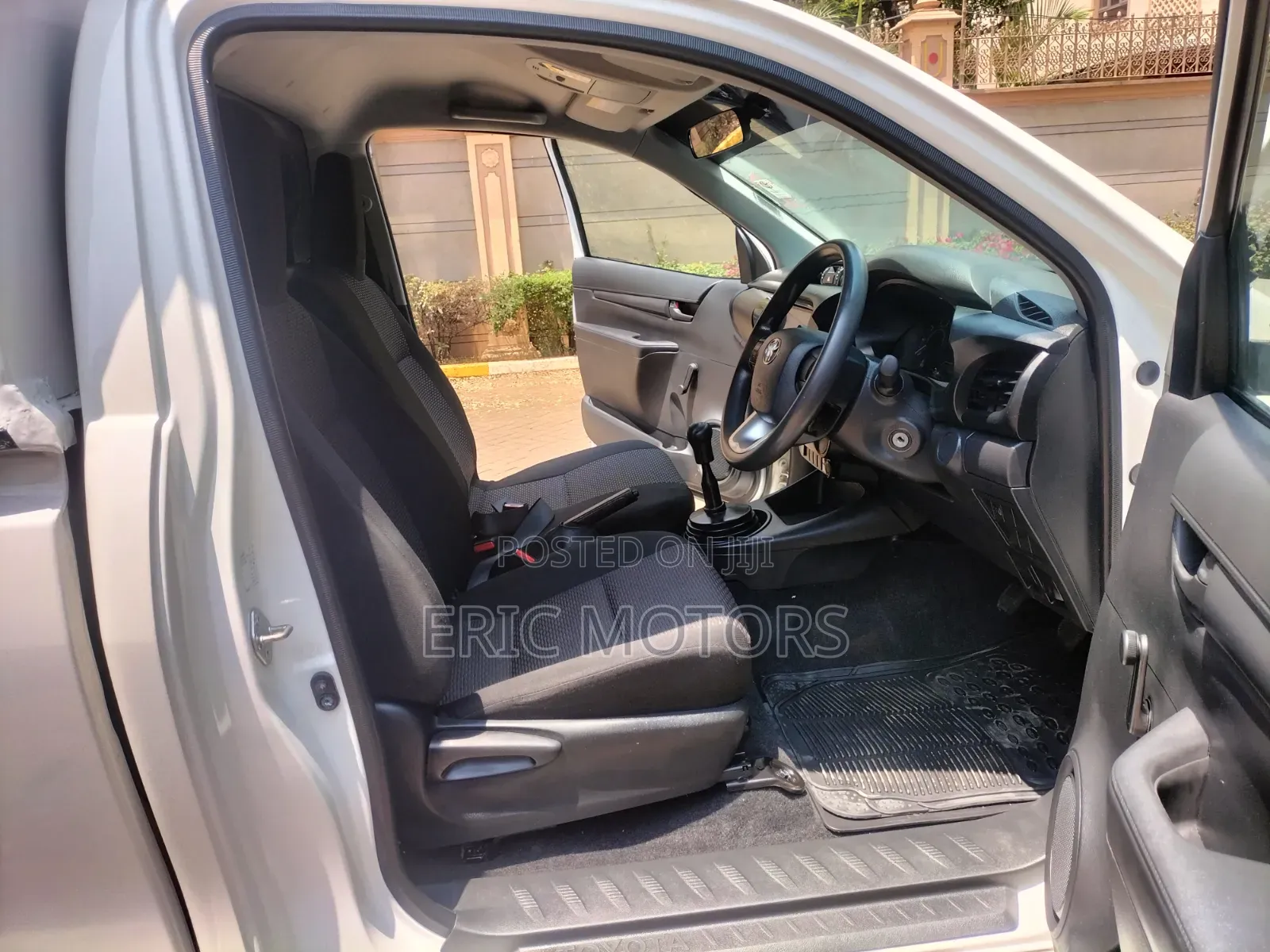Toyota Hilux 2024 White