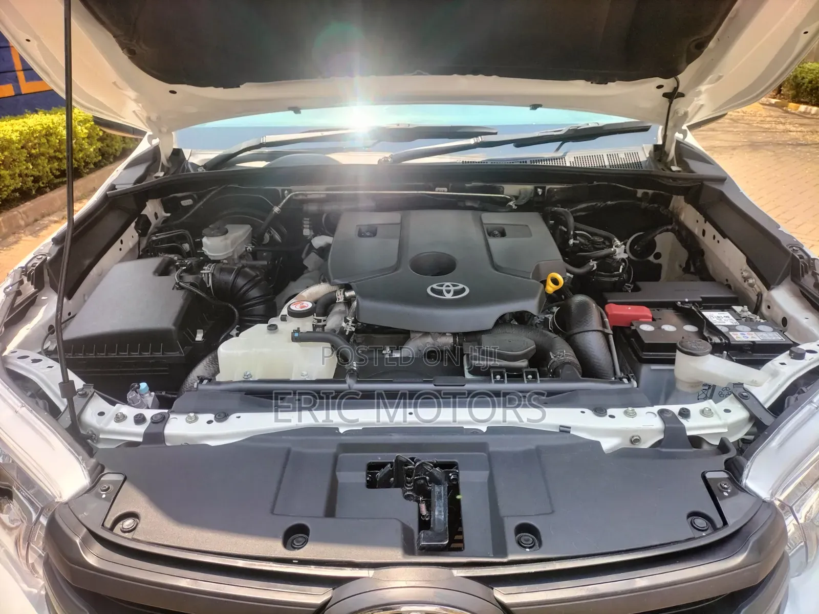 Toyota Hilux 2024 White