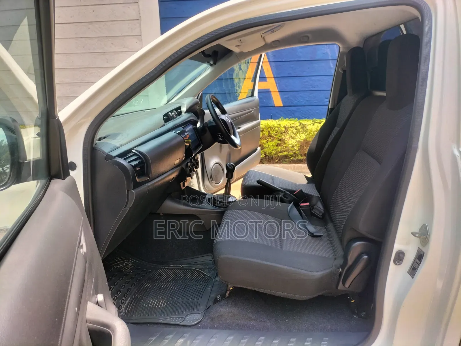 Toyota Hilux 2024 White