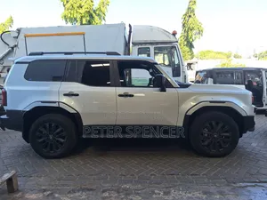 Toyota Land Cruiser 2025 White