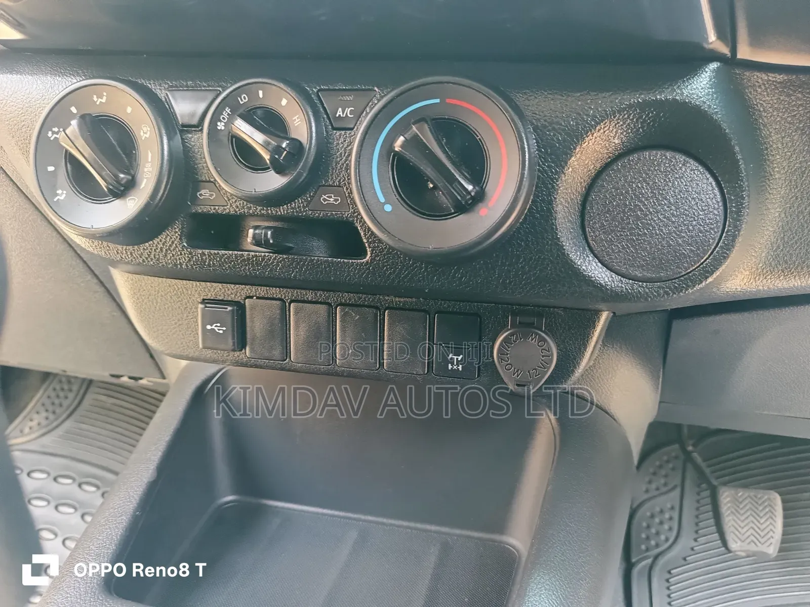 Toyota Hilux 2024 White