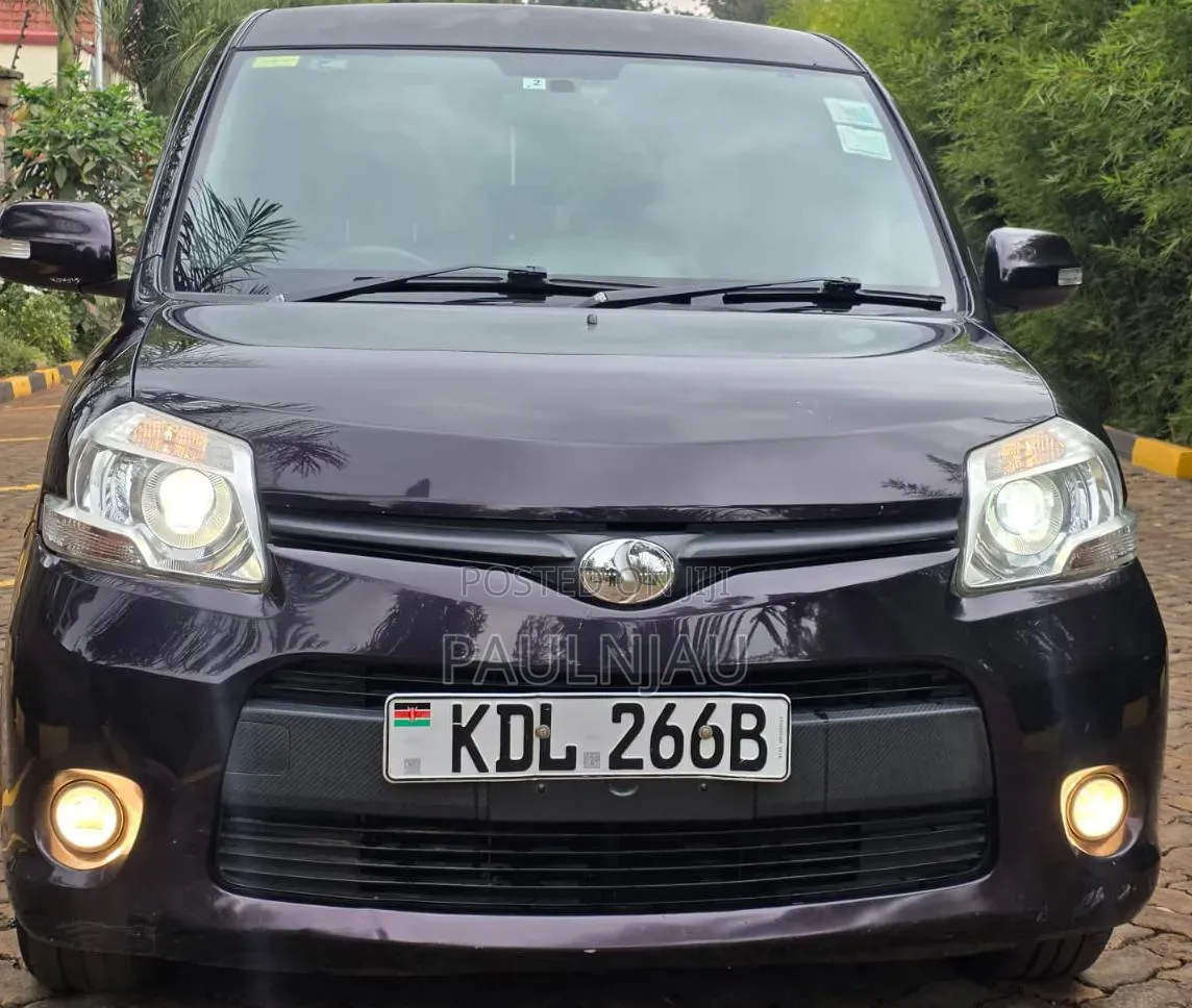 Toyota Sienta 2015