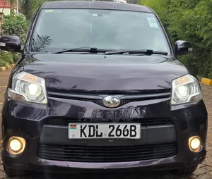 Toyota Sienta 2015