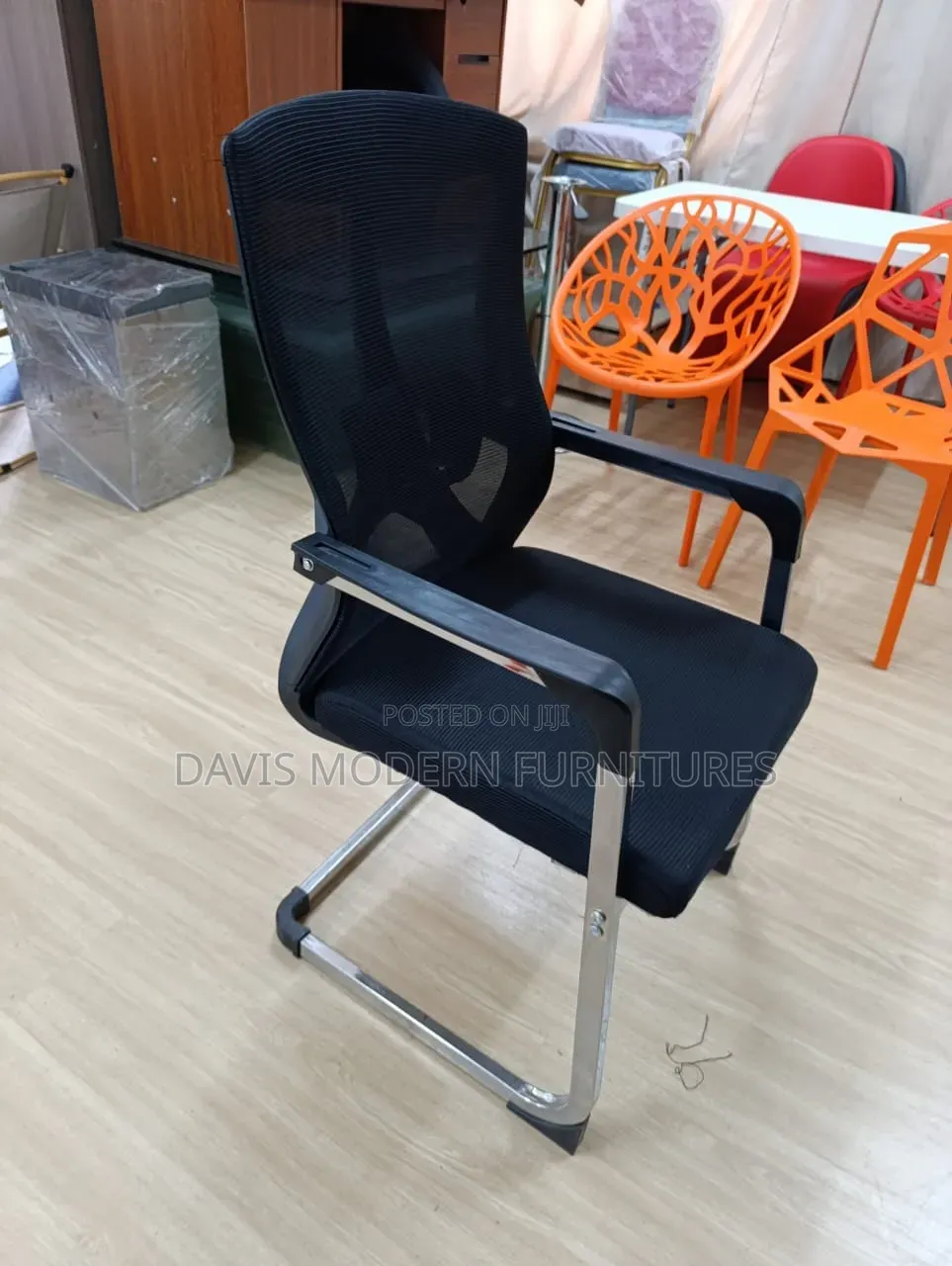 Black Mesh Visitors Chair