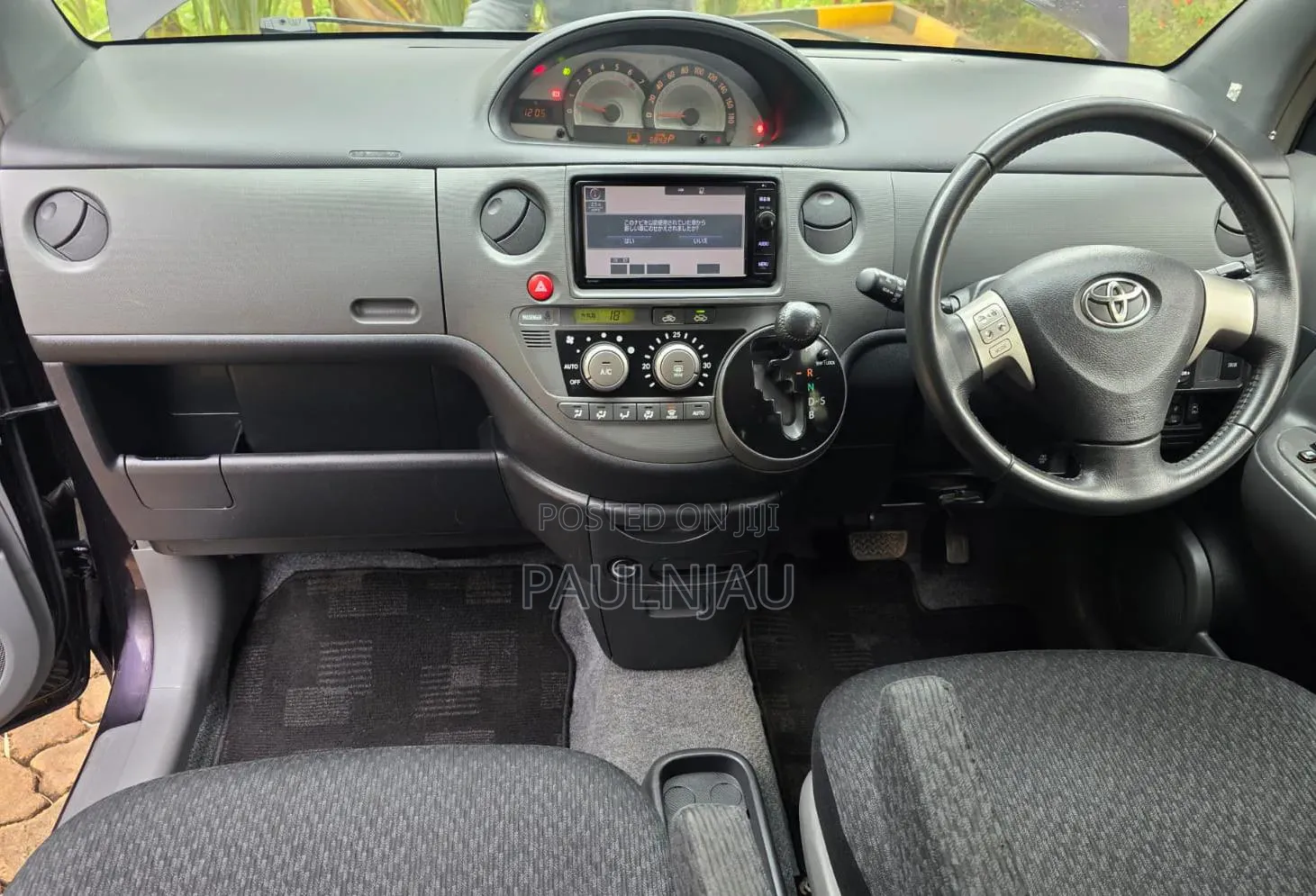 Toyota Sienta 2015