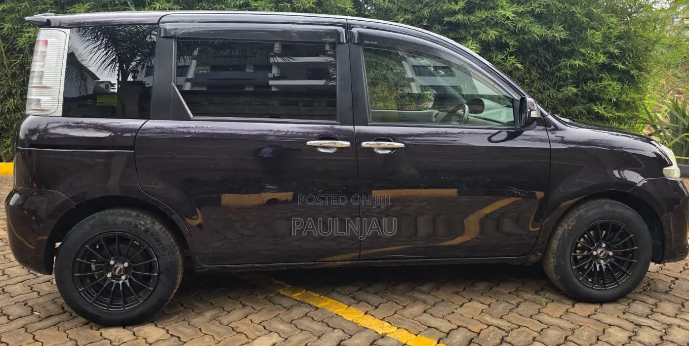 Toyota Sienta 2015