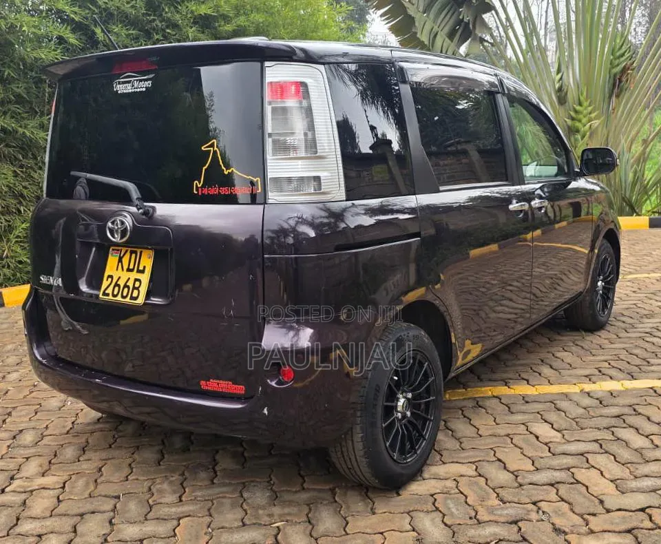 Toyota Sienta 2015