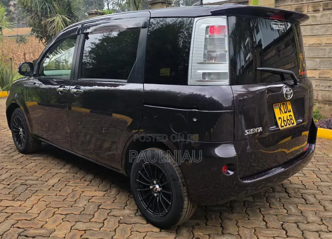 Toyota Sienta 2015