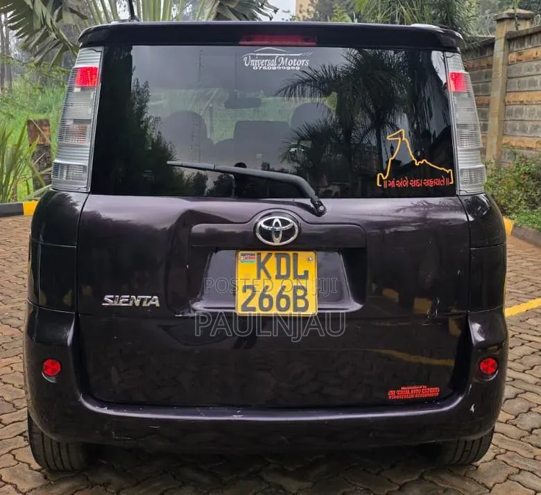 Toyota Sienta 2015