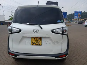 Toyota Sienta 2016 White