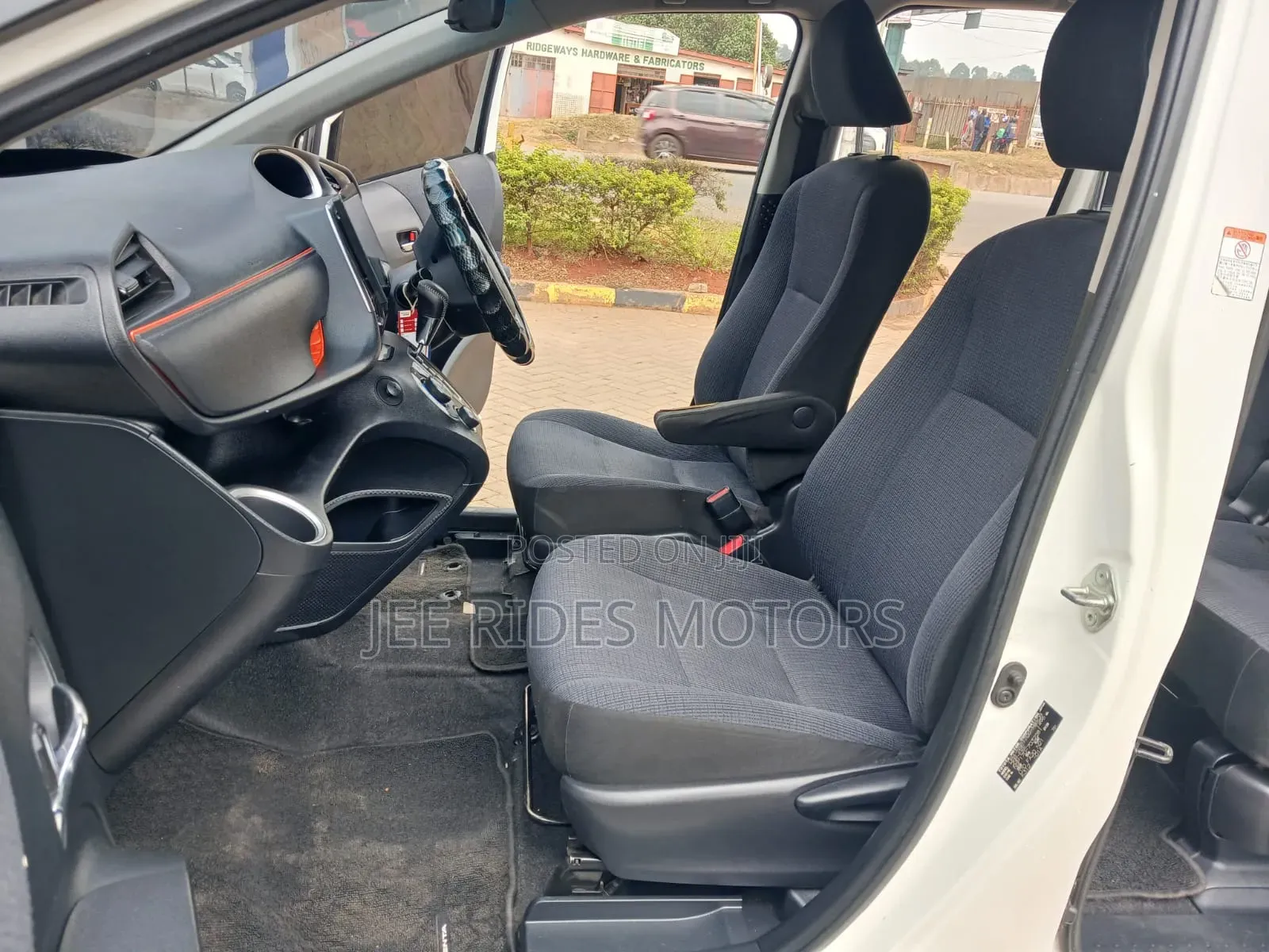 Toyota Sienta 2016 White