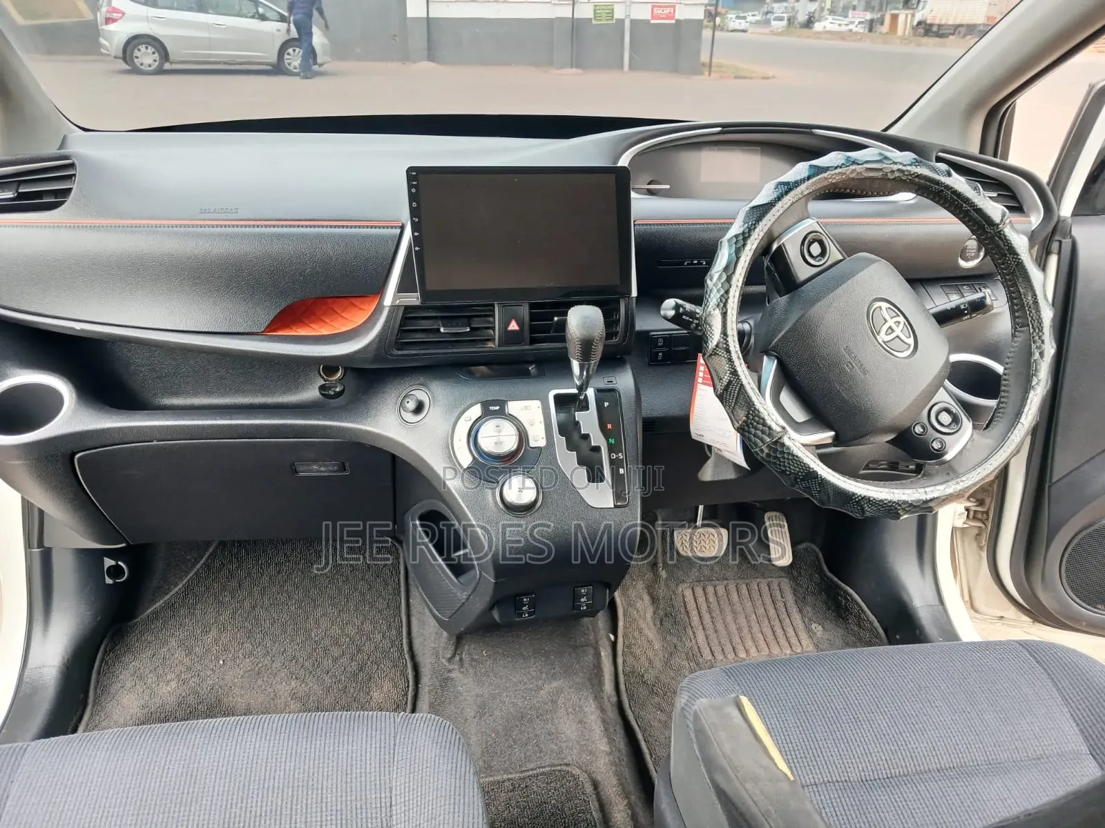 Toyota Sienta 2016 White