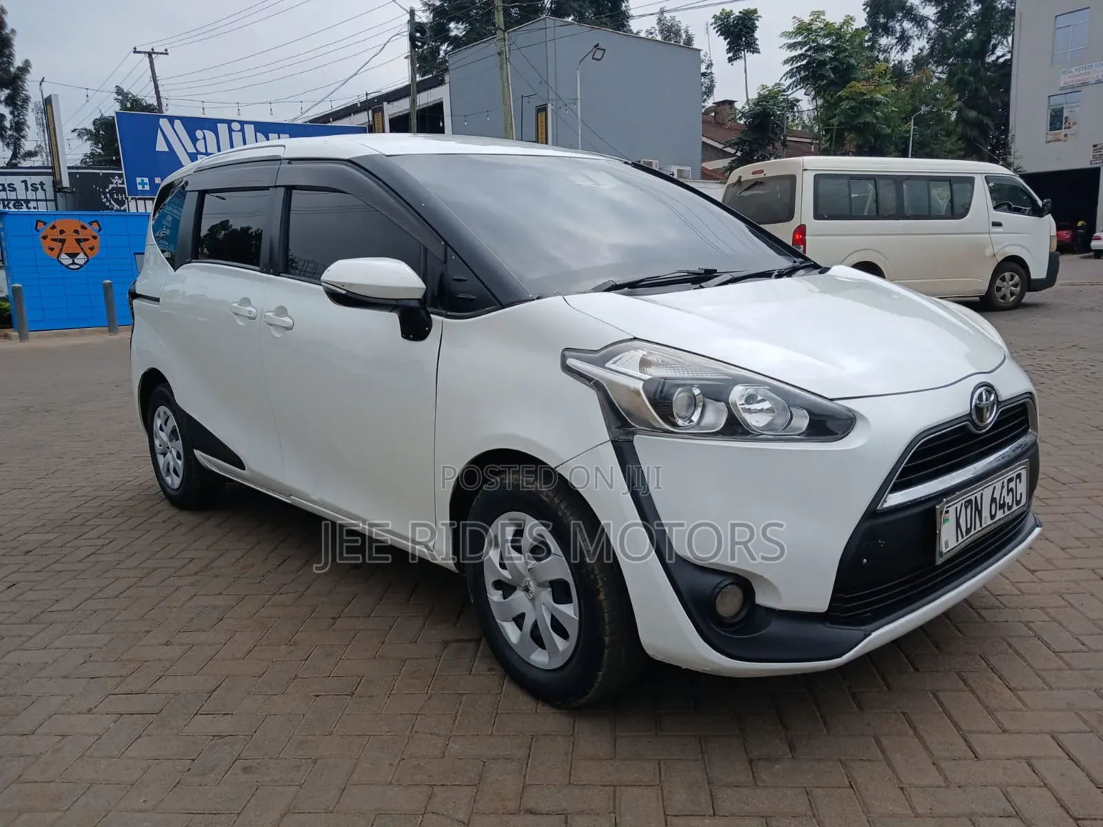 Toyota Sienta 2016 White