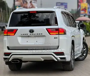 Toyota Land Cruiser LC300 2022
