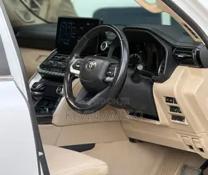 Toyota Land Cruiser LC300 2022