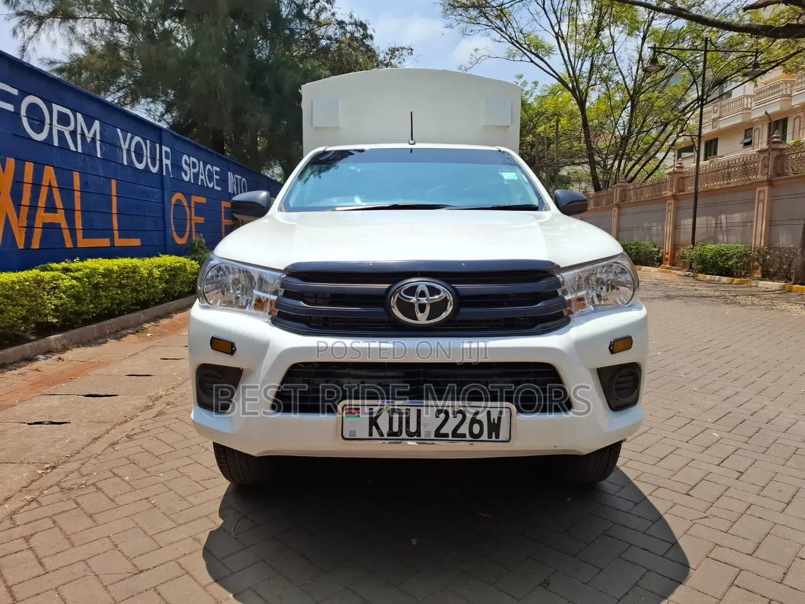 Toyota Hilux 2025 White