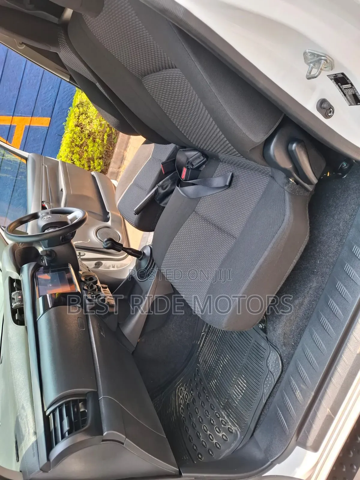 Toyota Hilux 2025 White