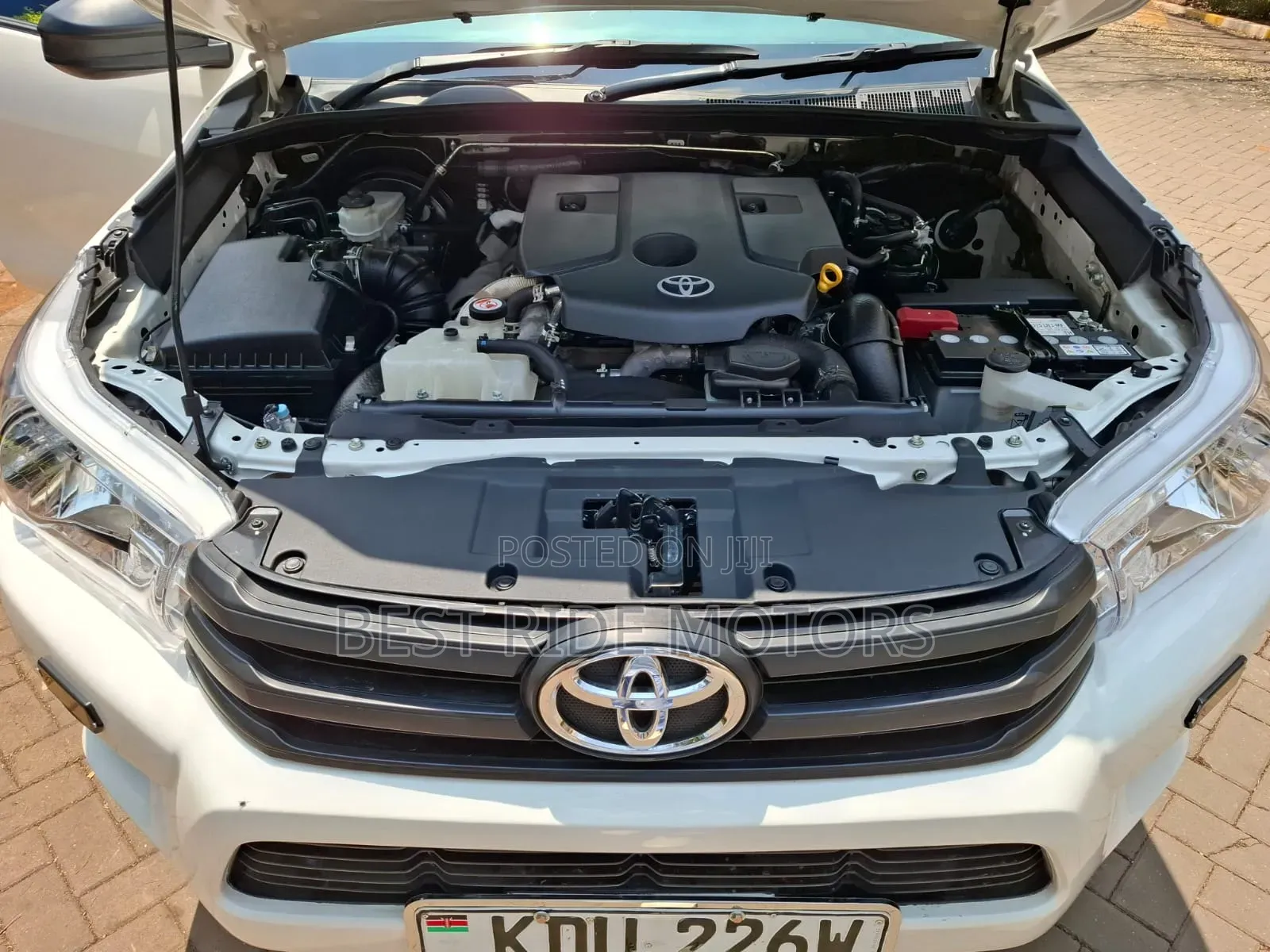 Toyota Hilux 2025 White