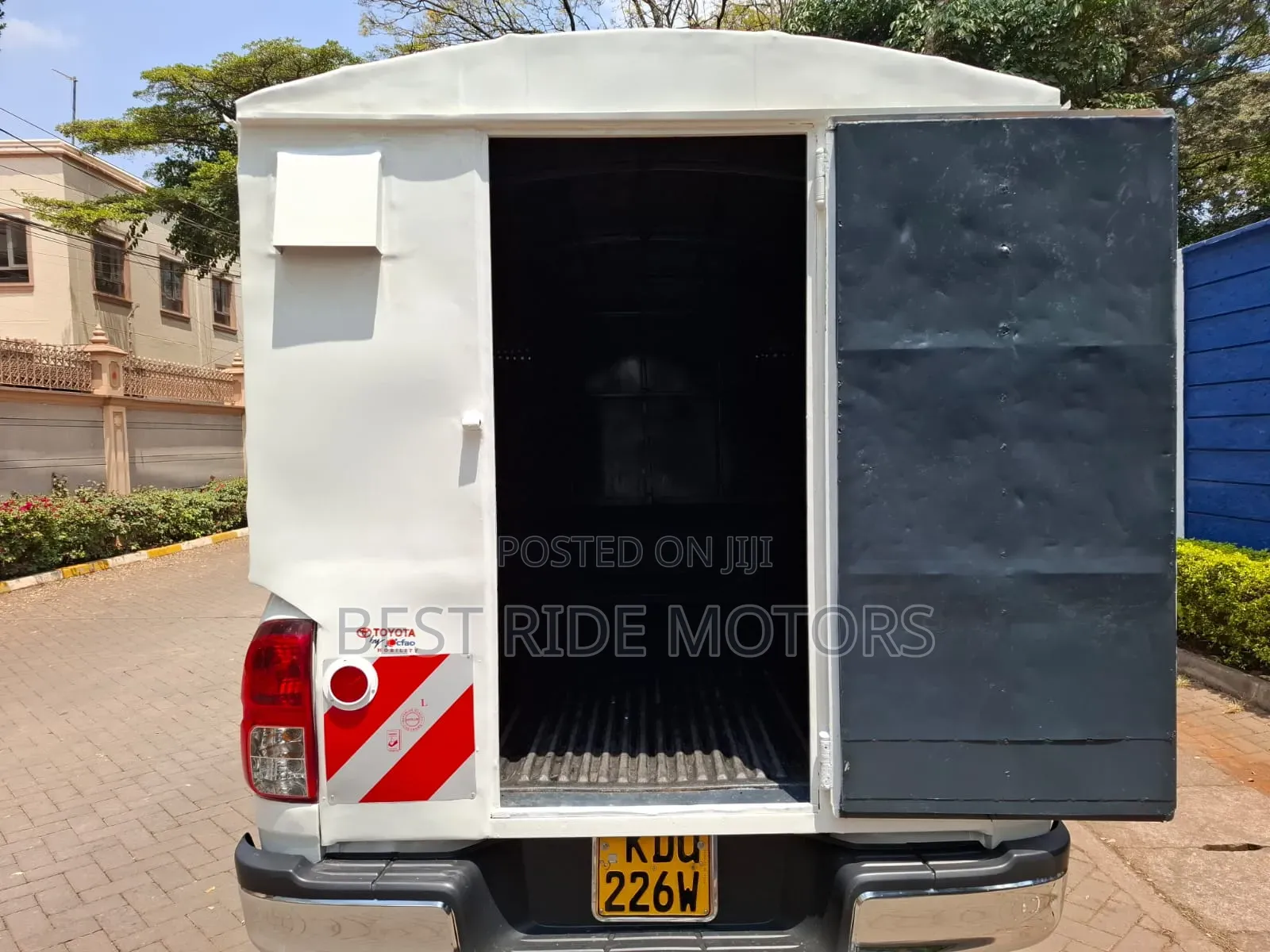 Toyota Hilux 2025 White