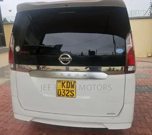 Nissan Serena 2018 White