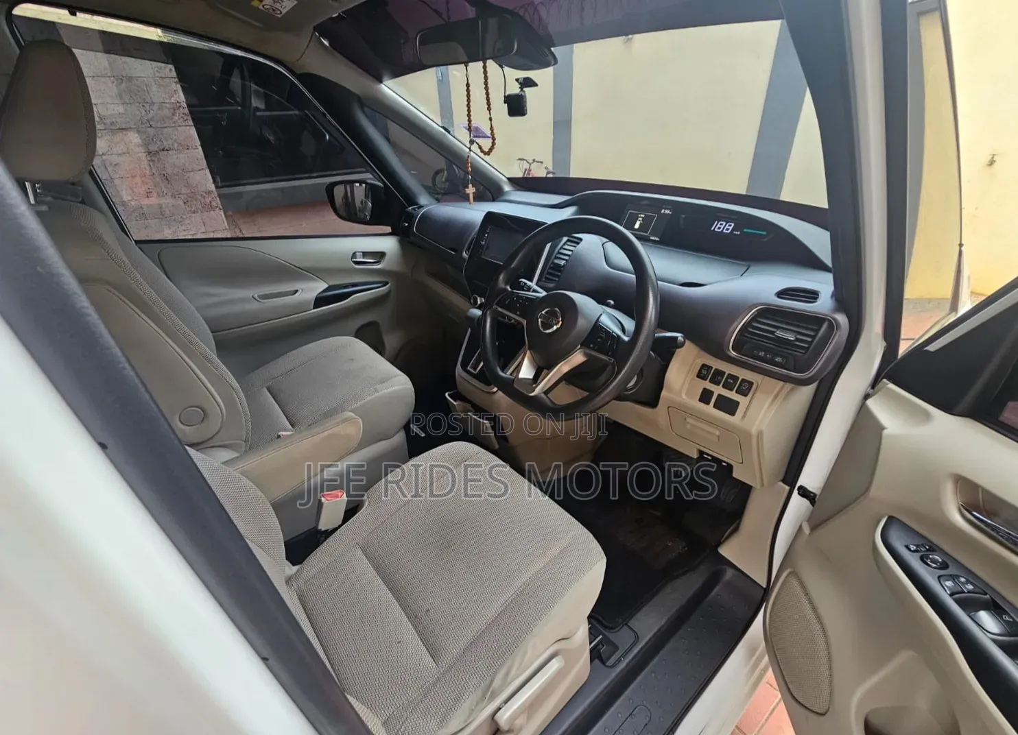 Nissan Serena 2018 White