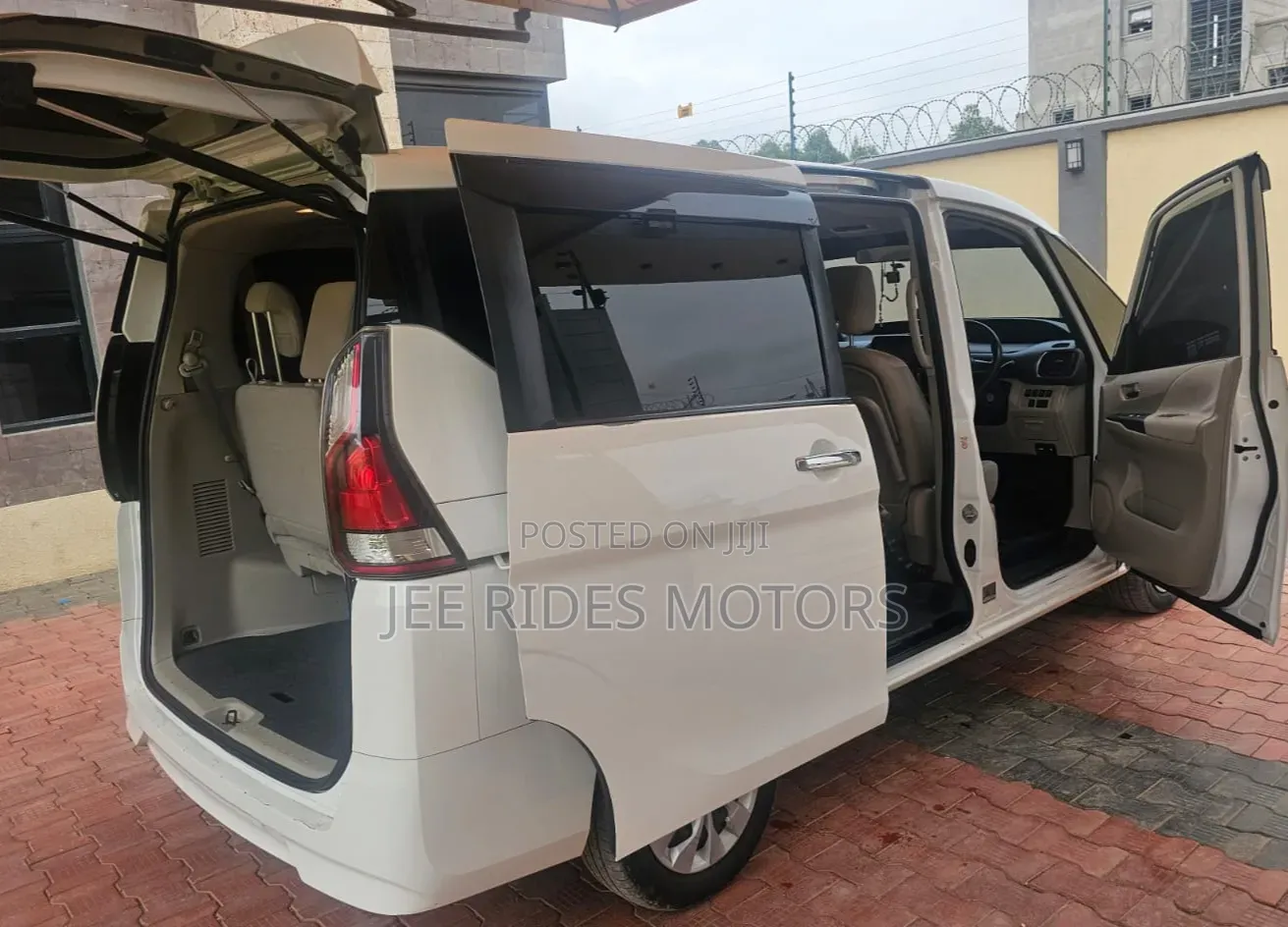 Nissan Serena 2018 White