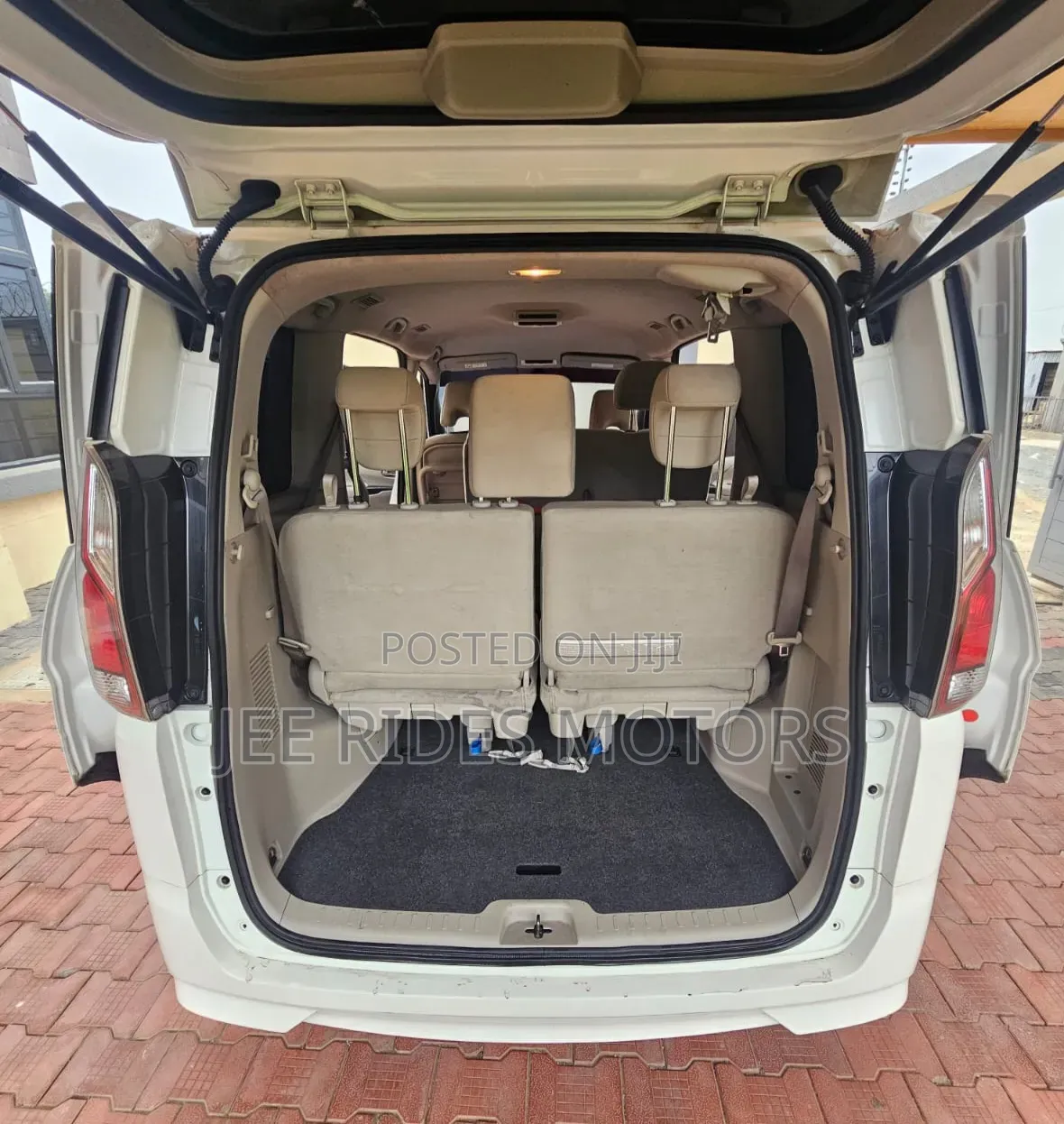 Nissan Serena 2018 White