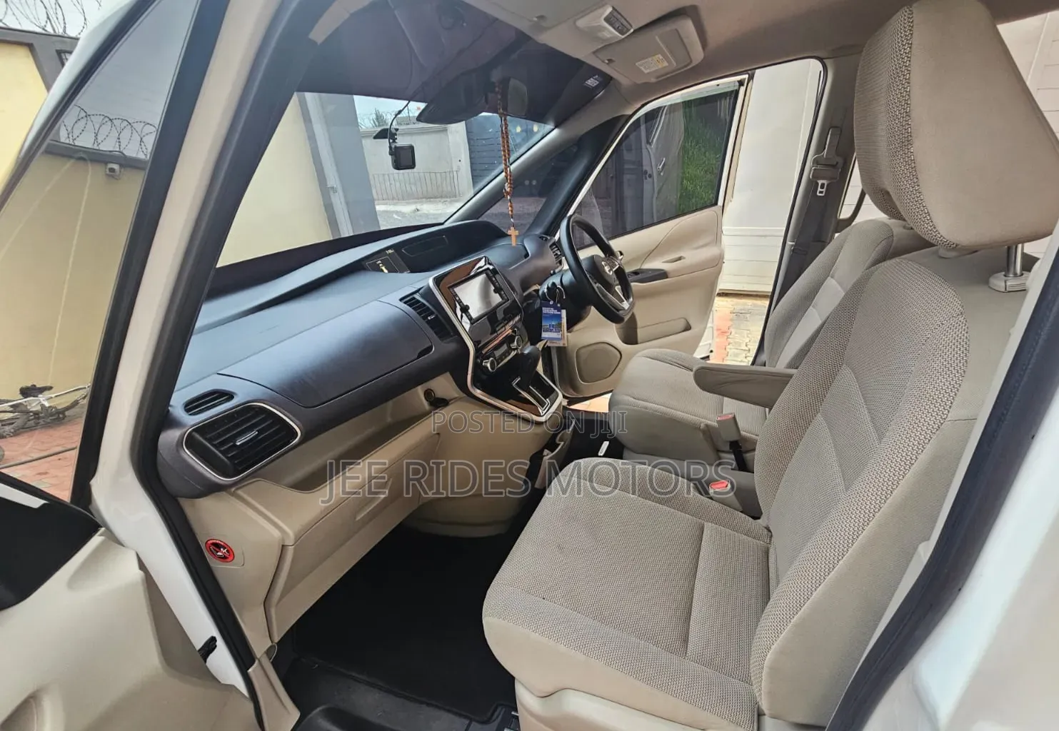 Nissan Serena 2018 White