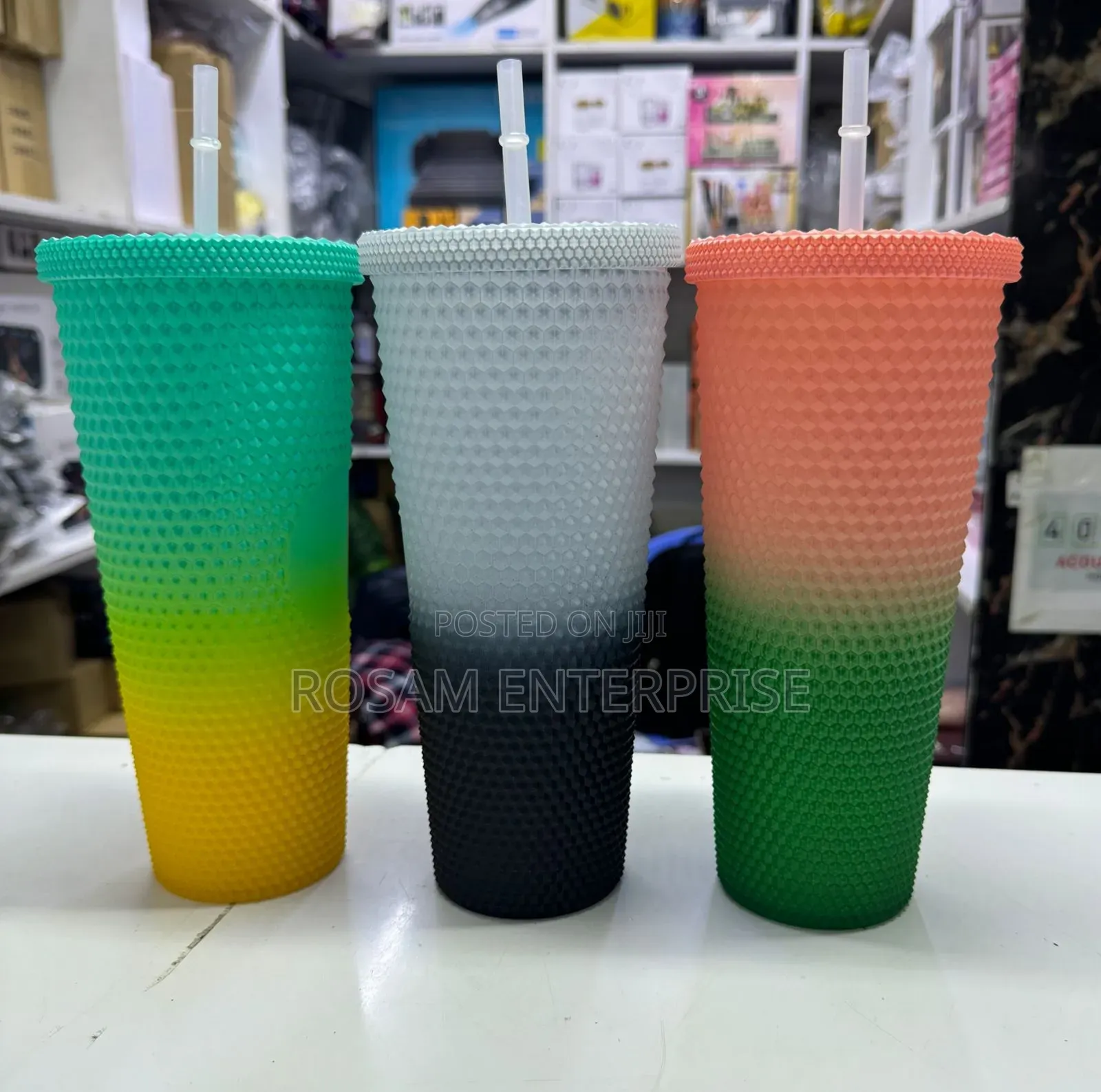 *800ml Studded Tumbler With Lid and Straw