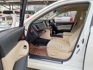 Toyota Crown 2014 White