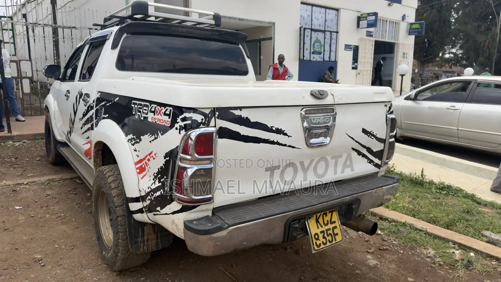 Toyota Hilux SR5 4x4 2013 White