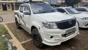 Toyota Hilux SR5 4x4 2013 White
