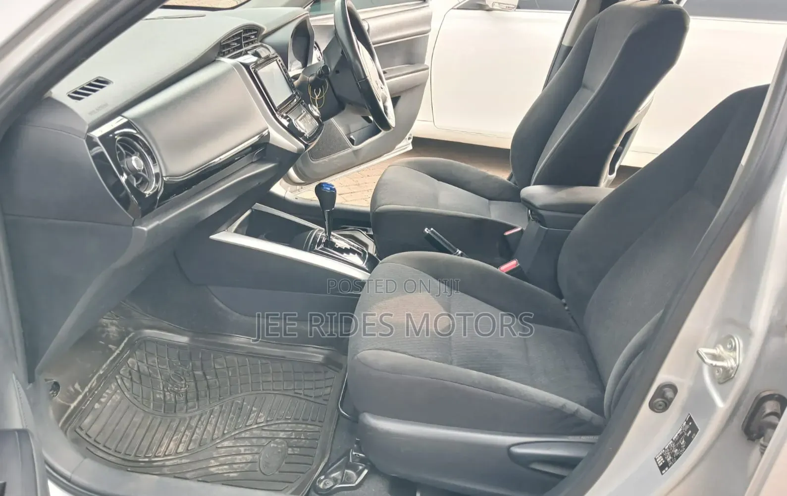 Toyota Axio 2018 Silver