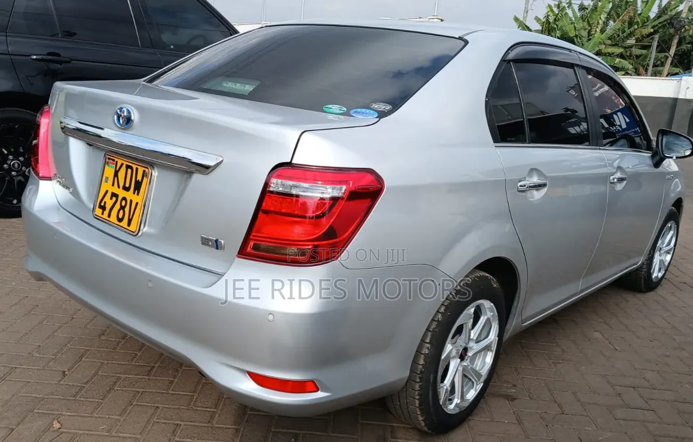 Toyota Axio 2018 Silver