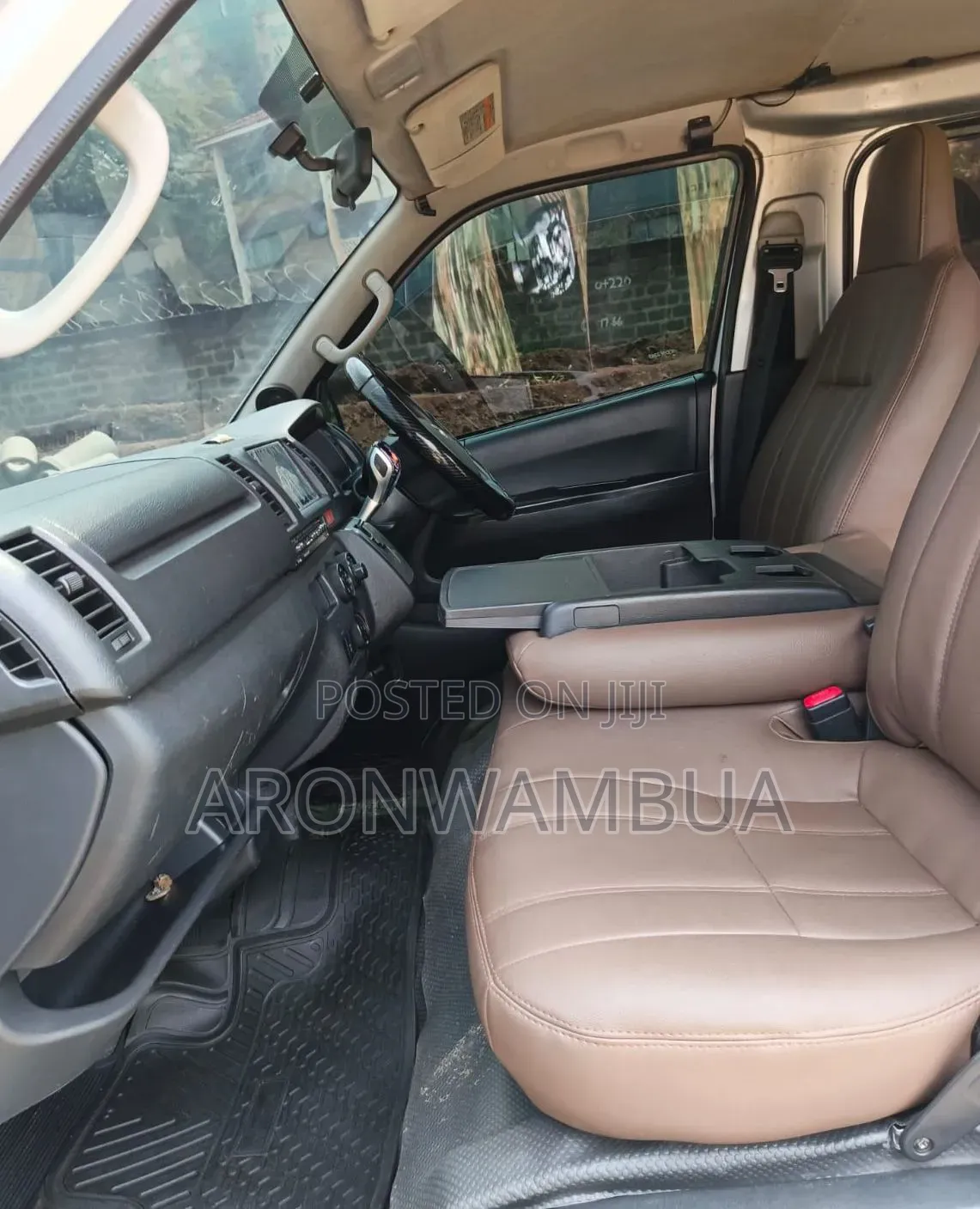 Toyota HiAce 2016 White