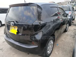 Toyota Ractis 2010 Black