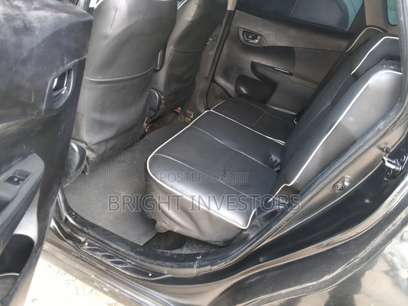 Toyota Ractis 2010 Black
