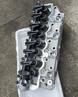 Mistubishi Pajero 4d56 Engine Complete Cylinder Head
