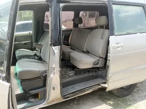 Toyota Noah 2006 Silver