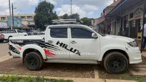 Toyota Hilux SR5 4x4 2013 White